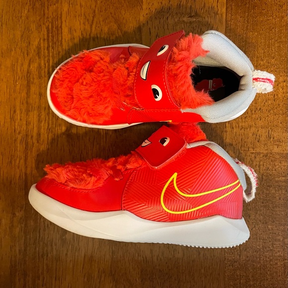 Nike Team Hustle D9 Lil 'Fast n Furry - Chile Red' CT4066-600 size 10C - Picture 3 of 8